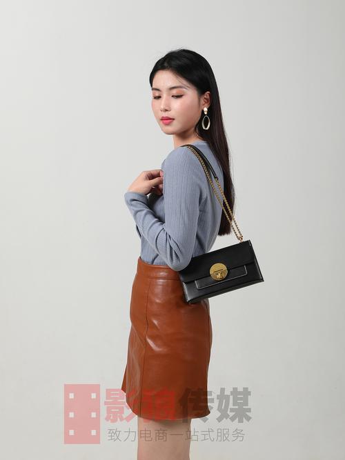 当箱包遇见镜头 女生包包、化妆品与商业摄影的时尚美学